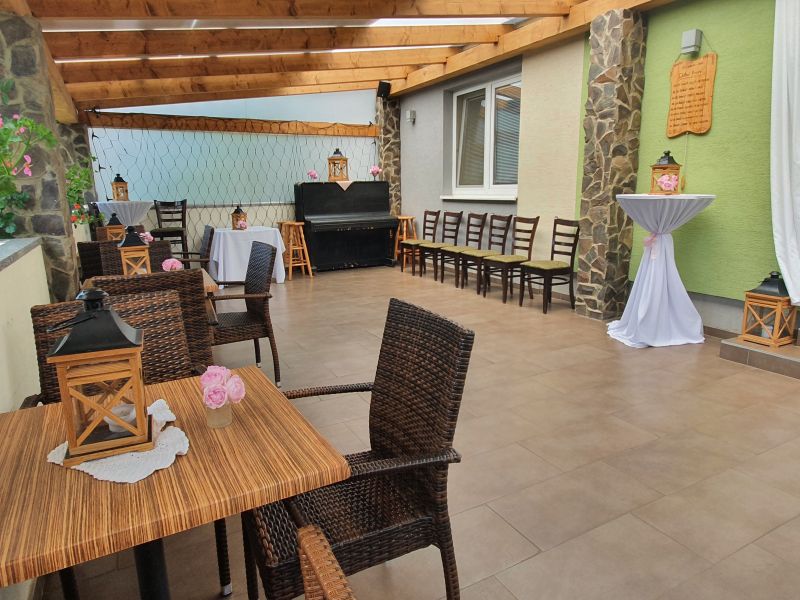 Reštaurácia s terasou